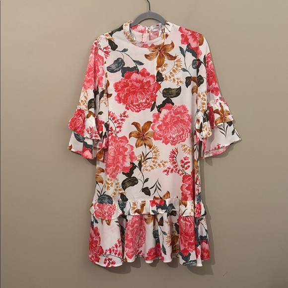 NWOT- Petal & Pup Peta Floral Print Tiered Dress, White, Medium - Picture 5 of 12